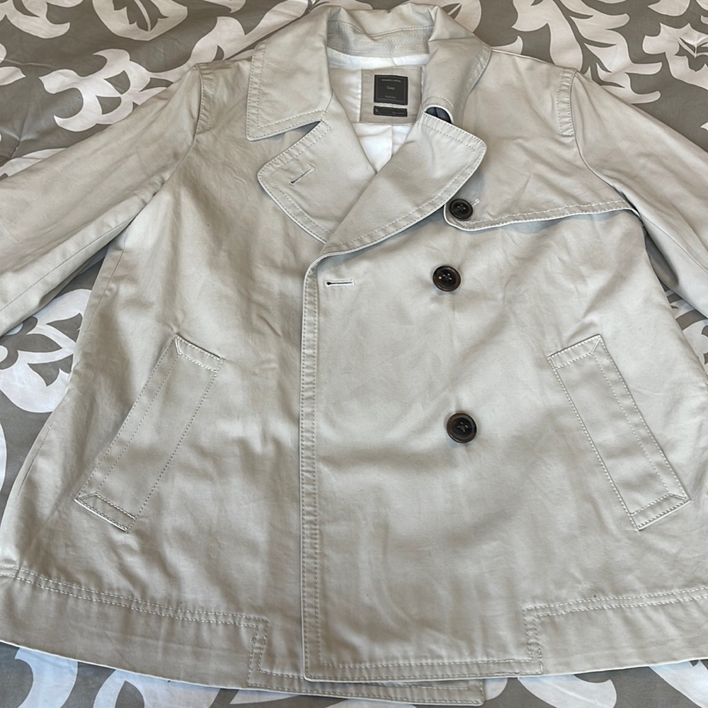 Like new crean Gap short trench coat
